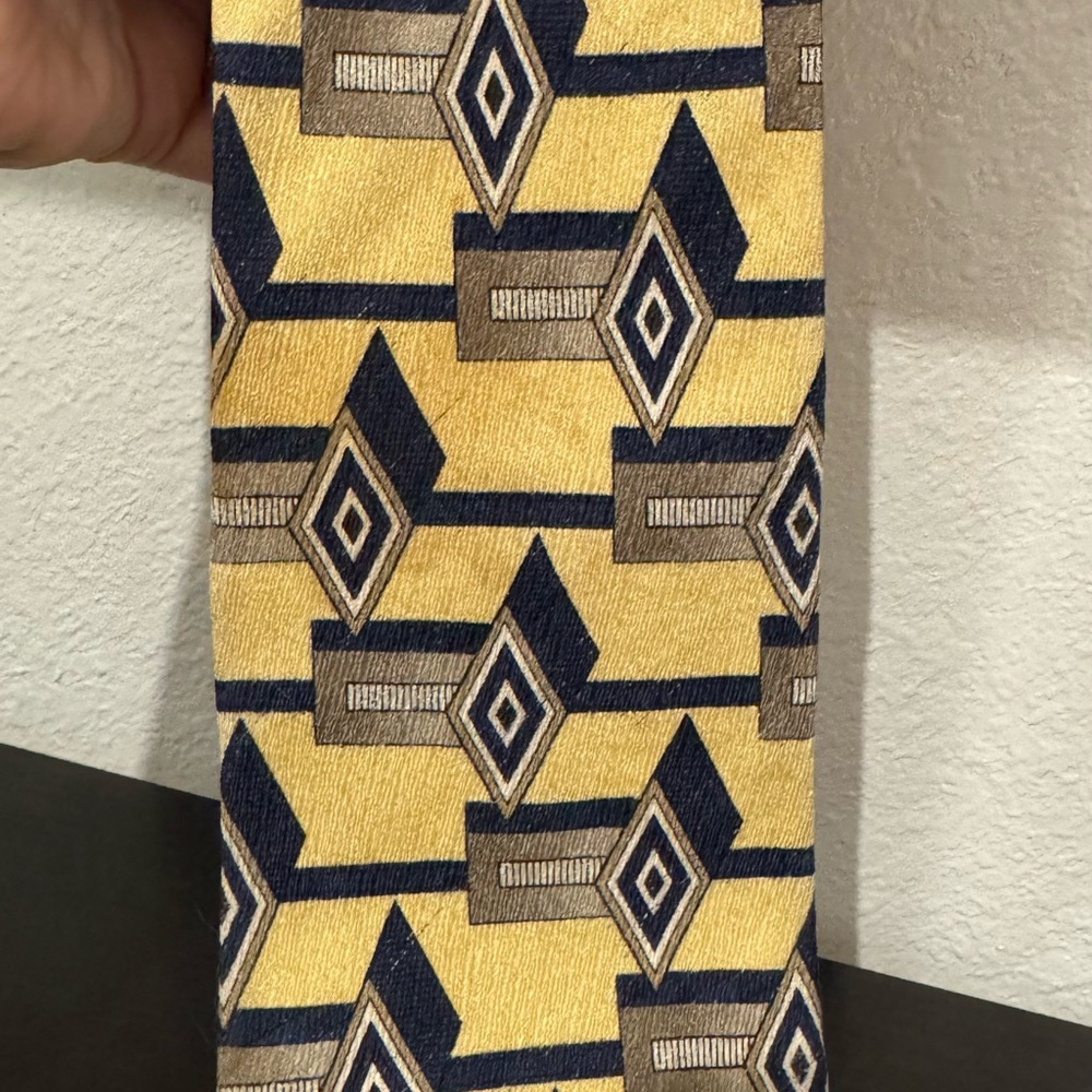 Geometric Patterned Yellow Tie - Picture 5 of 6